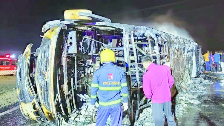 महाराष्ट्र में भीषण हादसा, एक्सीडेंट के बाद बस में लगी आग, 25 यात्रियों की जलकर मौत