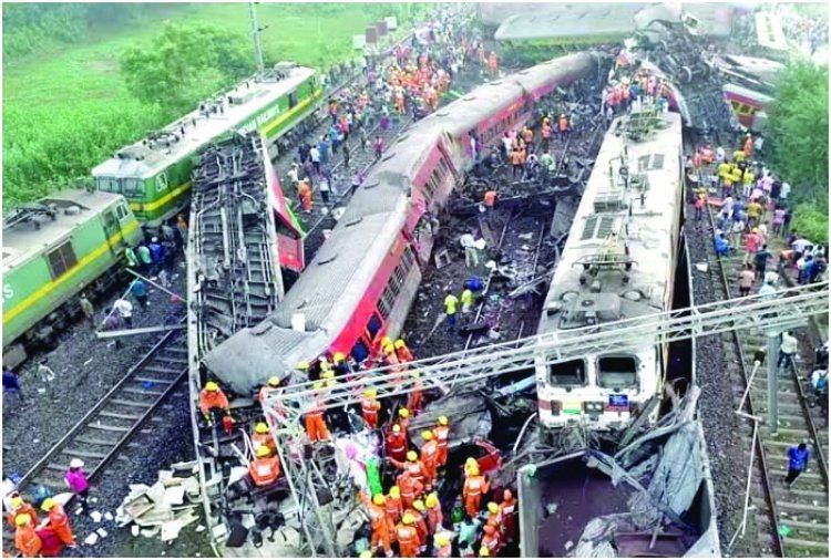 बालासोर रेल हादसा: रेलवे ने जांच में 2 विभागों को पाया दोषी 