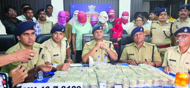 फर्जी ईडी अधिकारियों पर चला दुर्ग पुलिस का डंडा, महिला सहित 9 आरोपी महाराष्ट्र से गिरफ्तार, 1.25  करोड़ नकदी बरामद
