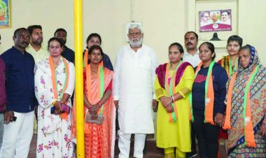 कांग्रेस कार्यकर्ताओं ने थामा भाजपा का दामन