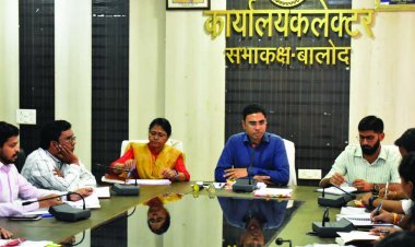 शाला मरम्मत हेतु शेष कार्यों को 31 अगस्त तक अनिवार्य रूप से पूरा करें: कलेक्टर श्री शर्मा