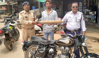 तेज आवाज मोडिफाईड सायलेंसर वाहन चालक पर यातायात पुलिस दुर्ग की कार्रवाई,5500 का काटा चालान, लाइसेंस भी जब्त