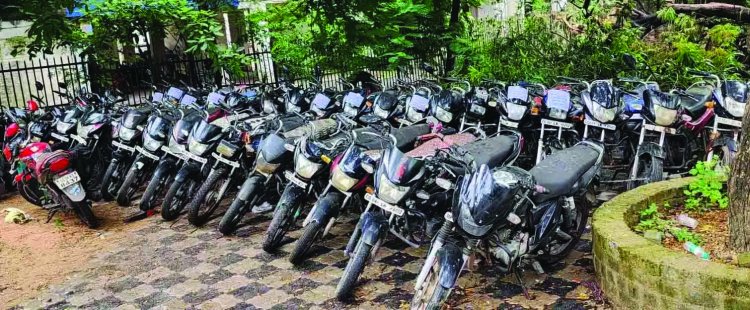 इंजीनियर राहुल वर्मा निकला बाइक चोर, 15 लाख रुपए की 40 बाइक जब्त