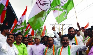 कांग्रेसियों ने ट्रेन रोक कर आंदोलन को बनाया सफल, राजेश चौधरी के नेतृत्व में वैशालीनगर से बड़ी संख्या में पहुंचे कार्यकर्ता