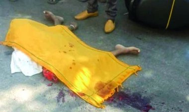 ट्रक की चपेट में आने से युवक की मौत, एक गंभीर, आक्रोशित लोगों ने किया चक्काजाम