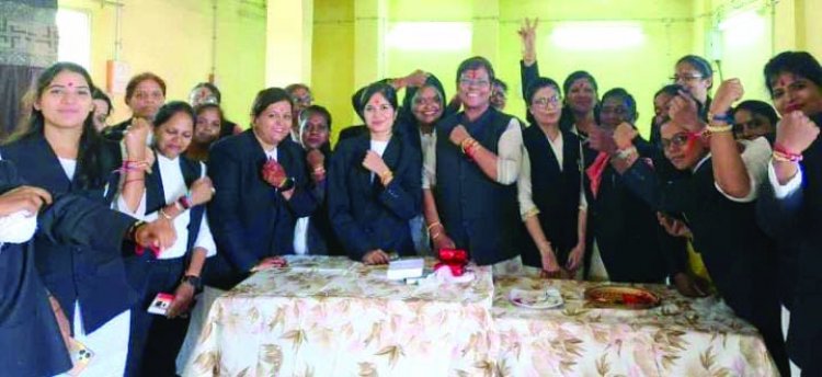 दुर्ग में महिला अधिवक्ताओं ने एक दूजे को राखी बांध लिए संकल्प
