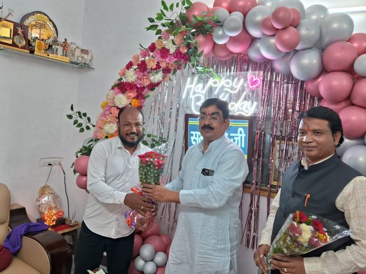 दुर्ग विधायक अरुण वोरा और निगम सभापति राजेश यादव को जन्म दिन की बधाई देने उमड़ी भीड़