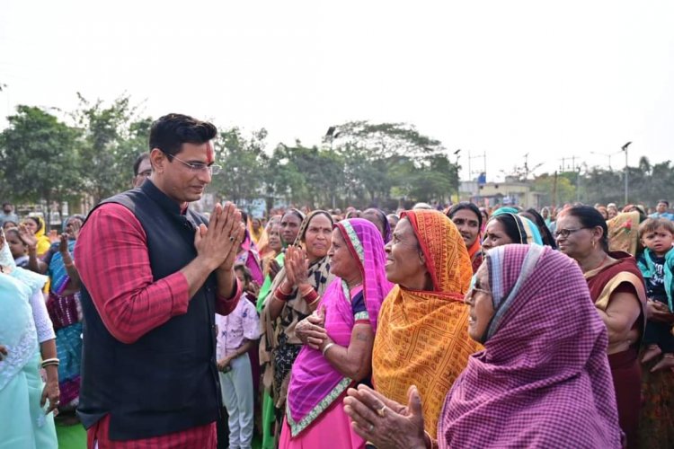 खुर्सीपार के ​विभिन्न वार्डों में पहुंचे विधायक देवेंद्र ने जनता का जताया आभार 