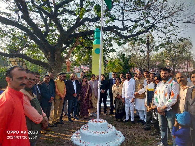 दुर्ग अधिवक्ता संघ ने मनाया गणतंत्र दिवस, न्यायालय परिसर में किया ध्वजारोहण