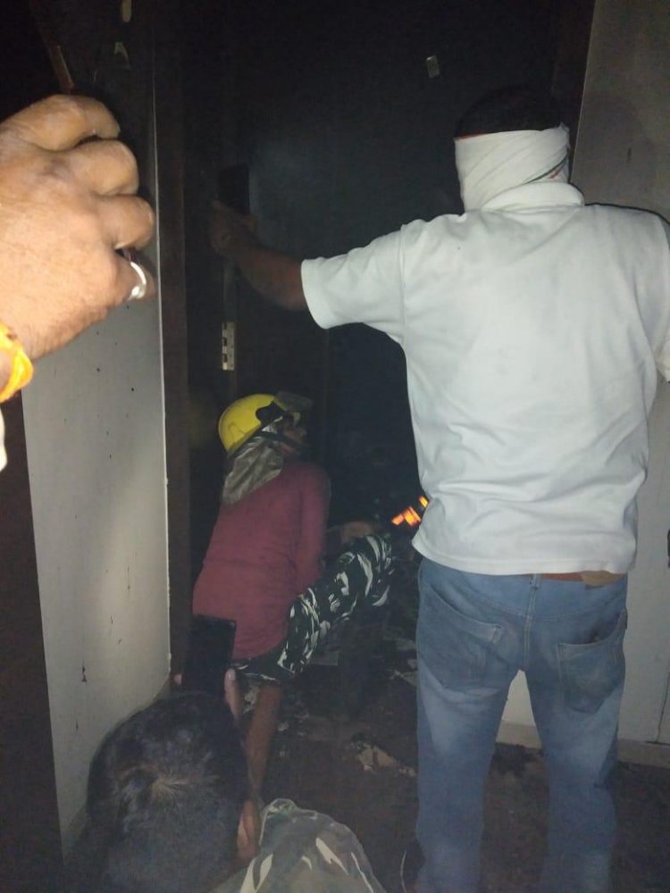 तलपुरी कॉलोनी के एक घर में लगी भीषण आग