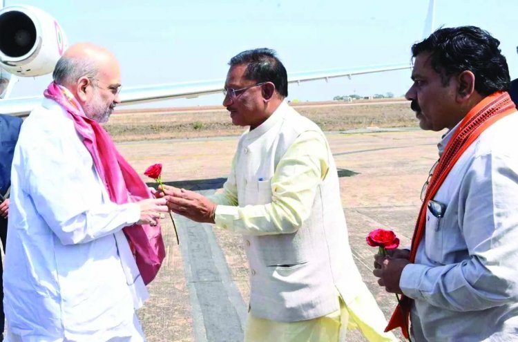 रायपुर पहुंचे केंद्रीय गृहमंत्री अमित शाह का CM विष्णुदेव साय और गृहमंत्री विजय शर्मा ने किया स्वागत