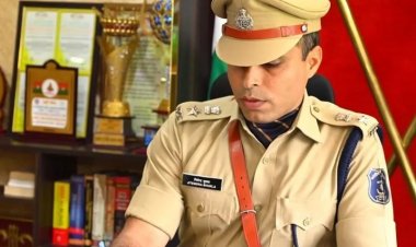 दुर्ग SP ने दो पुलिस कर्मियों को किया सस्पेंड