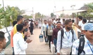 VIDEO बुलेट पर भारी पड़ा बैलेट, नक्सल प्रभावित संवेदनशील इलाके की पोलिंग पार्टियों की वापसी, तालियों से किया स्वागत