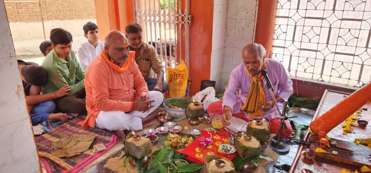 विधायक ललित चंद्राकर ने गृह ग्राम के प्राचीन मंदिर में की पूजा अर्चना