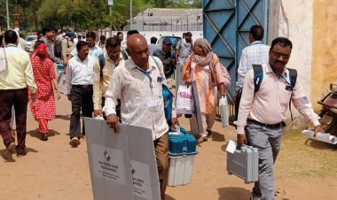 1509 मतदान केन्द्रों के लिए मतदान दल रवाना, 8 हजार से अधिक अधिकारी-कर्मचारी कराएंगे मतदान