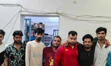 घर के छत पर सजी थी जुआरियों की महफिल, पुलिस ने रेड मार 10 युवाओं को पकड़ा