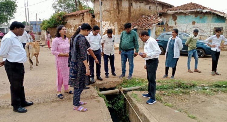 उल्टी-दस्त प्रभावित गांव बोड़ेगांव में स्थिति नियंत्रण पर