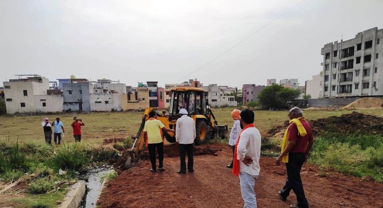 भिलाई के कोहका में 2 एकड़ सरकारी भूमि पर अवैध प्लाटिंग कर बेचने की थी तैयारी, निगम की टीम पहुंचते ही भागे भू-माफिया