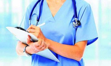 गर्भवती महिला का प्रसव कराने नर्स ने मांगी रिश्वत, दोनों नर्स को नोटिस जारी
