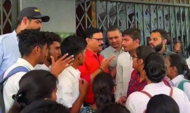 BA-LLB की परीक्षा में दूसरा प्रश्नपत्र बांटे जाने से नाराज विद्यार्थियों ने किया हंगामा 