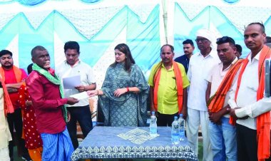 सड़क हादसे में 19 मृतकों के आश्रितों को दी गई 95 लाख रुपए की सहायता राशि 