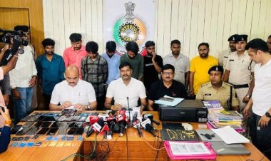 जॉब कंसलटेंसी संस्था में पुलिस का छापा, बेरोजगारों के साथ करता था ठगी, 23.75 लाख के समान सहित 8 गिरफ्तार