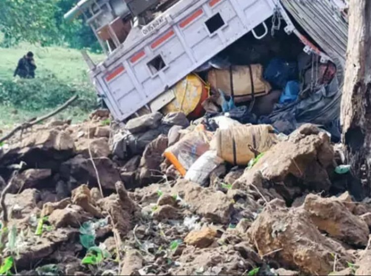 राशन लेकर जा रहे फोर्स के वाहन को माओवादी ने IED ब्लास्ट कर उड़ाया, दो जवान शहीद