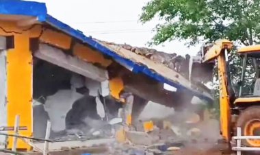 दुर्ग जिले में सरपंच के 24 अवैध कब्जों पर चला जिला प्रशासन का बुलडोजर