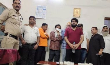इस होटल में जुआ खेलते पकड़े गए 12 जुआरी, 4.20 लाख नकदी जब्त