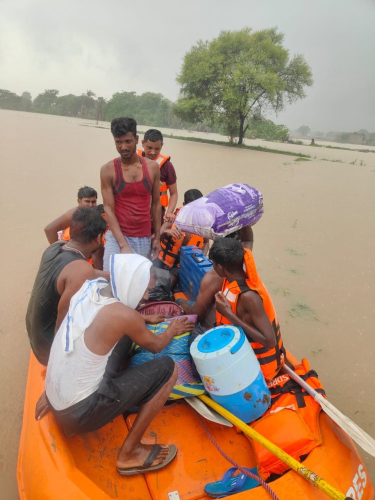 शिवनाथ नदी के बाढ़ में फंसे लोगों को SDRF ने किया रेस्क्यू