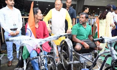 जनदर्शन कार्यक्रम में मुख्यमंत्री विष्णुदेव साय ने दिव्यांगों को दी बैटरी चलित ट्राई साइकिल, बहनों को बांधी राखी, बच्चे के इलाज का लिया जिम्मा