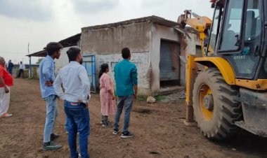 अवैध कब्जे पर चला निगम का बुलडोजर, लगाया 50 हजार का फाइन
