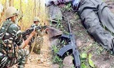 तीन महिला नक्सली ढेर, हथियार भी बरामद, जारी है मुठभेड़