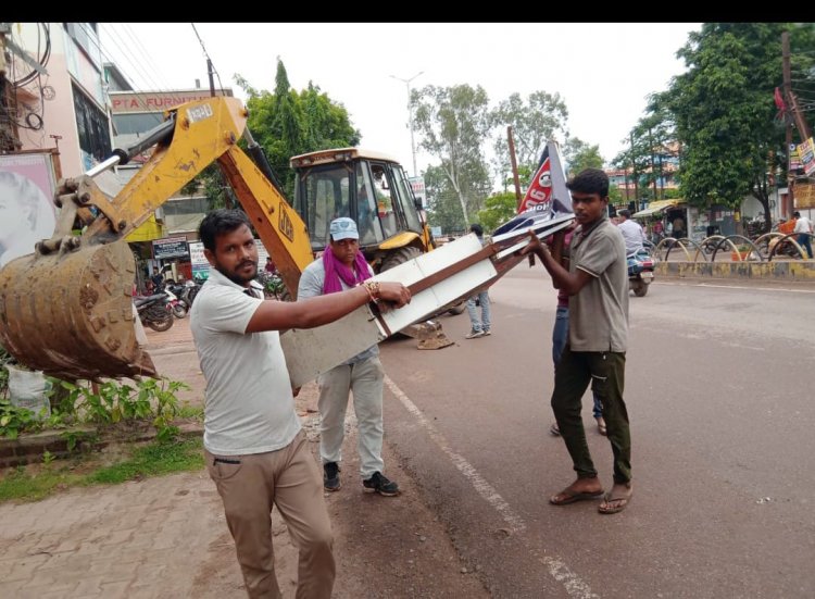 70 से भी अधिक साइन बोर्ड जब्त, गंदगी फैलाने वालों से वसूला जुर्माना