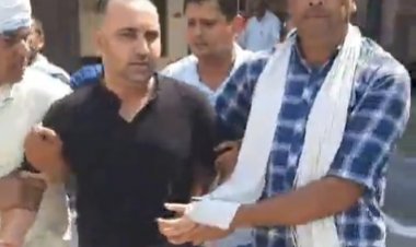 VIDEO: SDM के बाबू को 50 हजार रिश्वत लेते रंगे हाथों पकड़ा गया