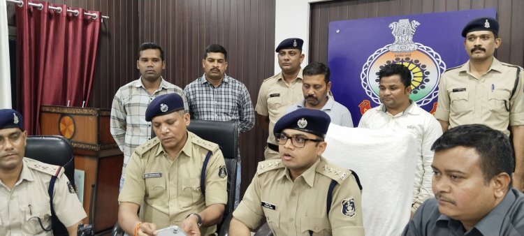 लाखों रुपए चोरी का खुलासा, बालाघाट से आया था भिलाई, ससुराल वालों के कार से जाकर अमेजन कोरियर सर्विस में किया हाथ साफ, 2 आरोपी गिरफ्तार, करीब एक लाख रुपए नगद सहित 4 लाख का सामान जब्त 