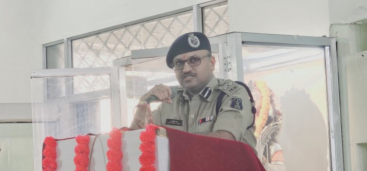 पुलिस महानिरीक्षक श्री गर्ग ने कॉलेज के छात्र छात्राओं को साइबर अपराध से बचने के दिए महत्वपूर्ण  टिप्स