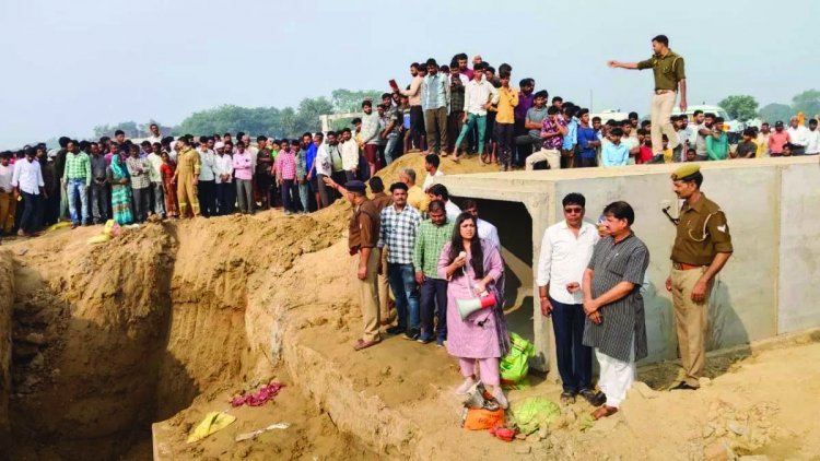 मिट्टी निकालने गई आठ महिलाएं दबीं, एक बच्ची समेत चार की मौत, राहत और बचाव कार्य जारी