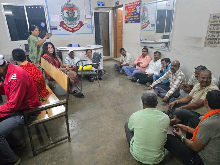 मंदिर में गाली गलौज और पुजारी को जान से मारने की धमकी, भिलाई के इस थाने में धरने पर बैठे पुजारी और आम जनता