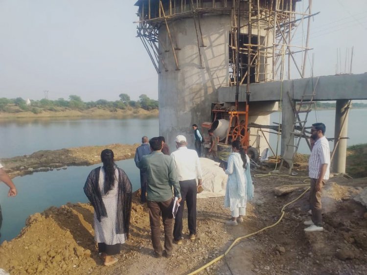 जिला स्तर के अधिकारी ग्राम पंचायतों में संचालित आंगनबाड़ी केन्द्र, पंचायत, पी.डी.एस., विद्यालय एवं स्वास्थ्य केन्द्रों की गतिविधियों का शीघ्र करें अवलोकन -कलेक्टर सुश्री चौधरी