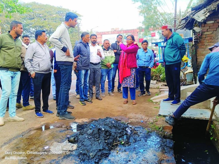 कलेक्टर और निगम प्रशासक ने शहर भ्रमण कर सफाई व्यवस्था का लिया जायजा