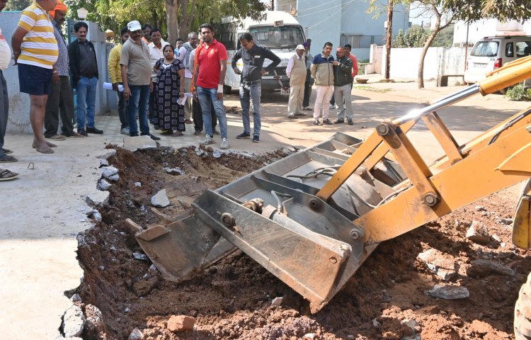 शासकीय जमीन पर बनाया गया था सेप्टिक टेंक, अवैध अतिक्रमण पर चला भिलाई नगर निगम का बुलडोजर