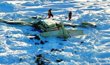 समुद्री बर्फ पर मिला लापता यात्री विमान का मलबा, 10 यात्रियों की मौत