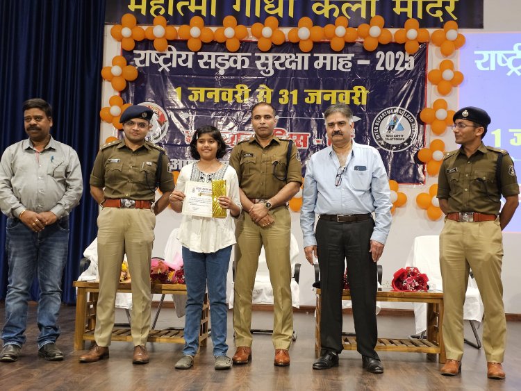 रंगालो-पेटिंग प्रतियोगिता के प्रतिभागियों को पुलिस अधीक्षक ने किया सम्मानित