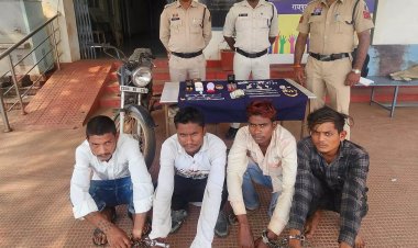 सूने मकानों का ताला तोड़ चोरी करने वाले चार चोर गिरफ्तार