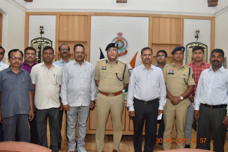 पुलिस विभाग से सेवानिवृत्त हो रहे अधिकारी और कर्मचारियों का दुर्ग SP ने किया सम्मान