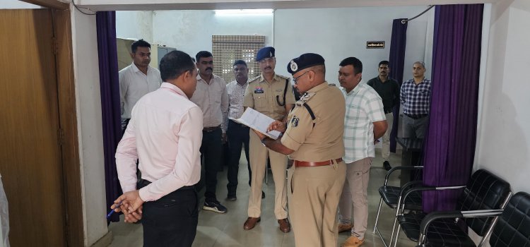 साइबर अपराधों की रोकथाम को लेकर आईजी दुर्ग रेंज रामगोपाल गर्ग ने किया साइबर थाना एवं सीसीटीएनएस का औचक निरीक्षण