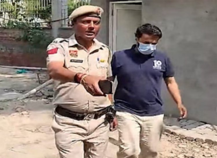 ऑपरेशन सिंदूर, कर्नल सोफिया कुरैशी और विंग कमांडर व्योमिका सिंह पर आपत्तिजनक टिप्पणी करने के मामले में न्यायिक हिरासत में भेजे गए प्रोफेसर अली खान