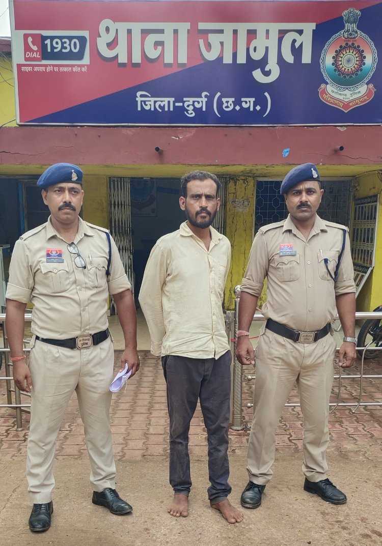  फर्नीचर दुकान का कर्मचारी निकला चोर