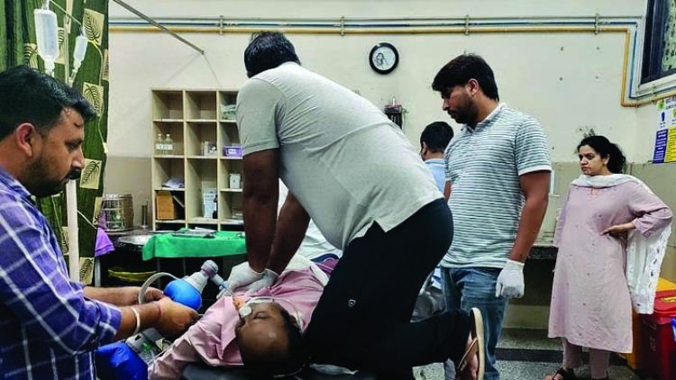 कर्ज के बोझ तले दबे कारोबारी परिवार के सात लोगों ने जहर खाकर की आत्महत्या, कार में मिली लाश